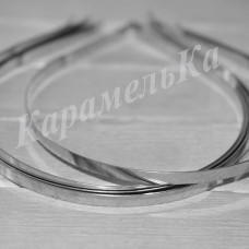 Металлический обруч серебряного цвета 